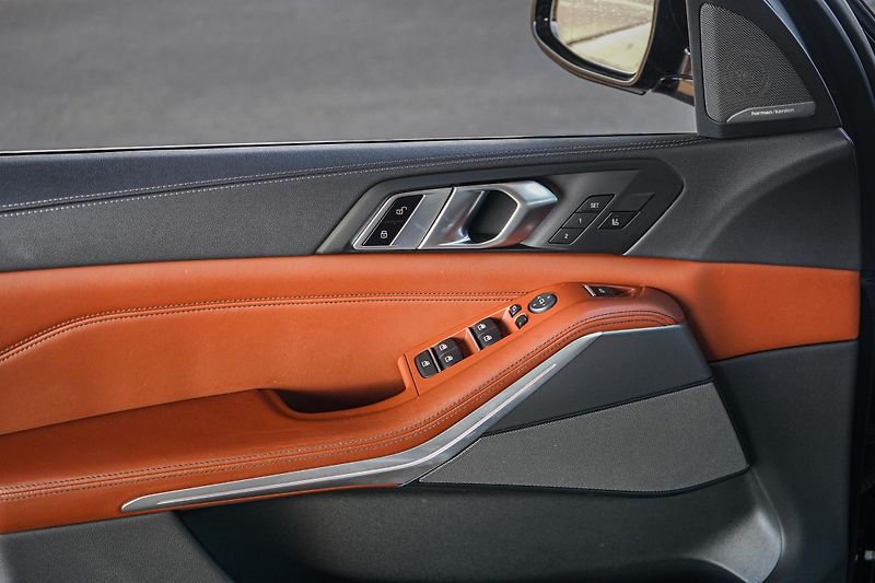 BMW X5 (2022) BMW X5 M50i - fotka 16 z 50