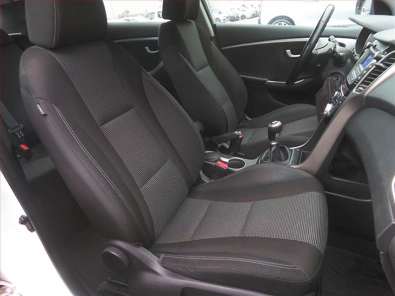 Hyundai i30 (2015) 1.6 CRDi, ČR,1.maj, Serv.kniha - fotka 9 z 15