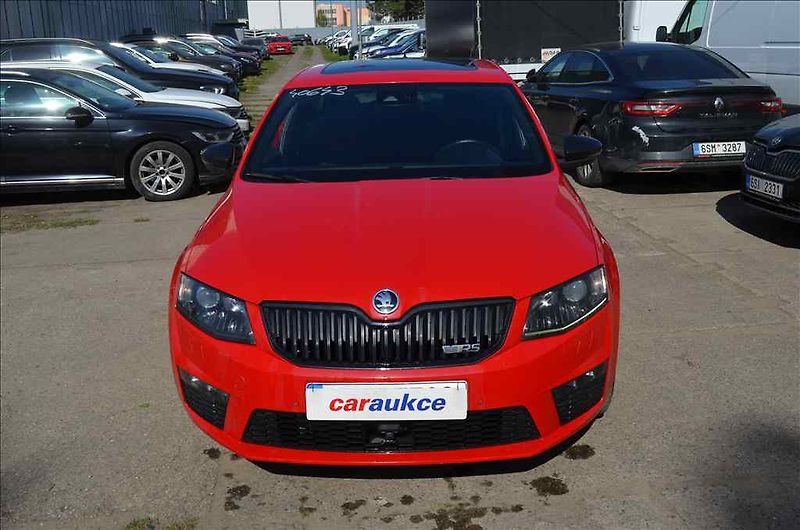 Škoda Octavia (2014) COMBI III.2,0 TDI  RS DSG - fotka 2 z 22
