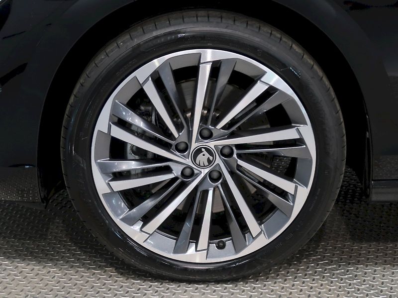 Škoda Superb (2025) LAURIN&KLEMENT 2.0TDI 142KW 4x - fotka 12 z 48
