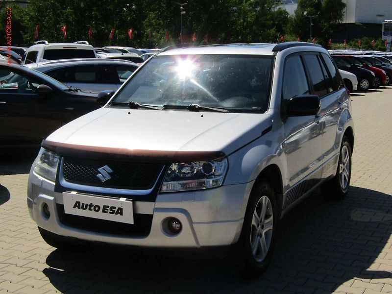 Suzuki Grand Vitara (2007) 2.0i 4x4, AC, TZ, kůže - fotka 3 z 21