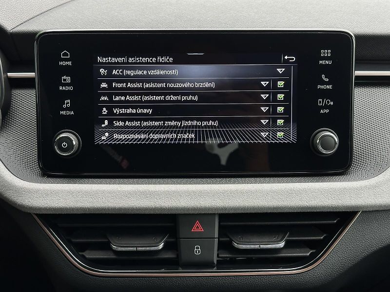 Škoda Scala First Edition 1.0TSi 85kW DSG - fotka 33 z 48