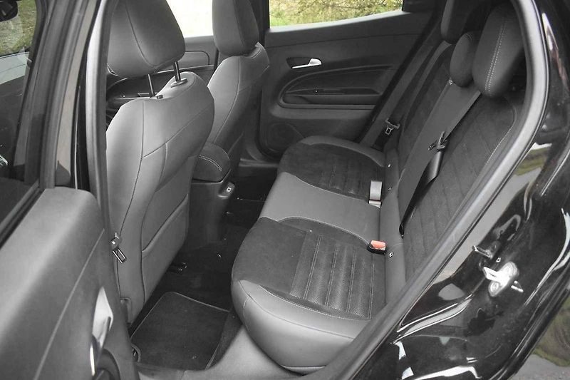 Alfa Romeo Junior je určitě vhodná pro výlety na zajímavá místa.