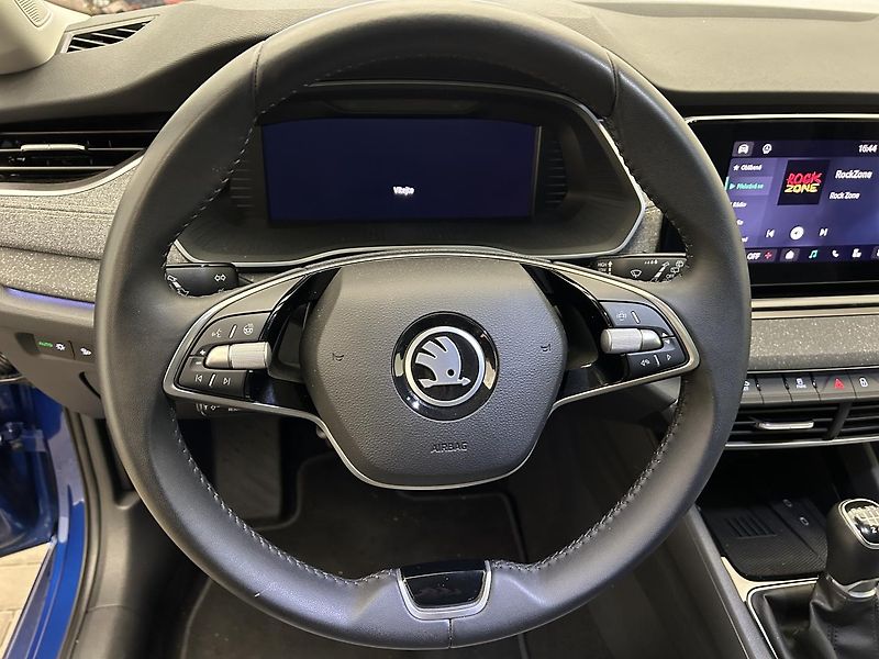 Škoda Octavia 1.5 TSI Top selection - fotka 8 z 24