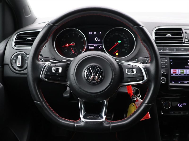 Volkswagen Polo 1.8 TSI 141kW GTI DSG 1.Majite - fotka 17 z 33