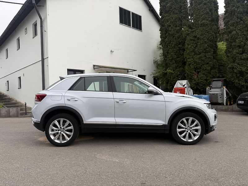 Volkswagen T-Roc 1.5 TSI 110 kW - fotka 7 z 23