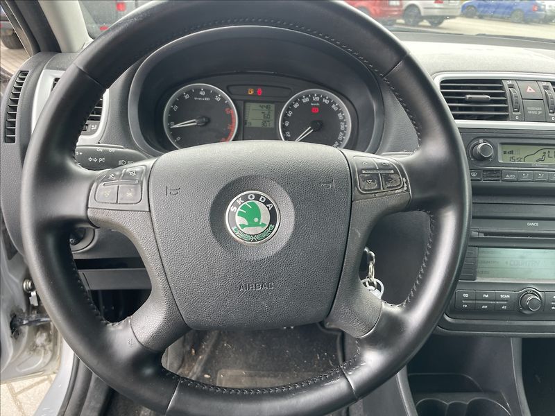 Škoda Roomster 1,4 MPi Klima ESP Tempomat, po - fotka 16 z 32