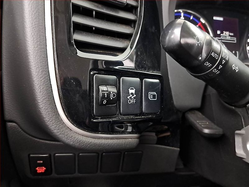 Mitsubishi Outlander (2014) 2.2 DI-D, 4X4, Automat - fotka 20 z 23