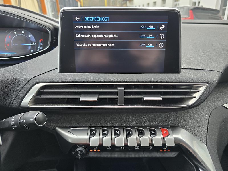 Peugeot 5008 1,5 HDI ALLURE 7-MÍST NAVI DPH - fotka 21 z 46
