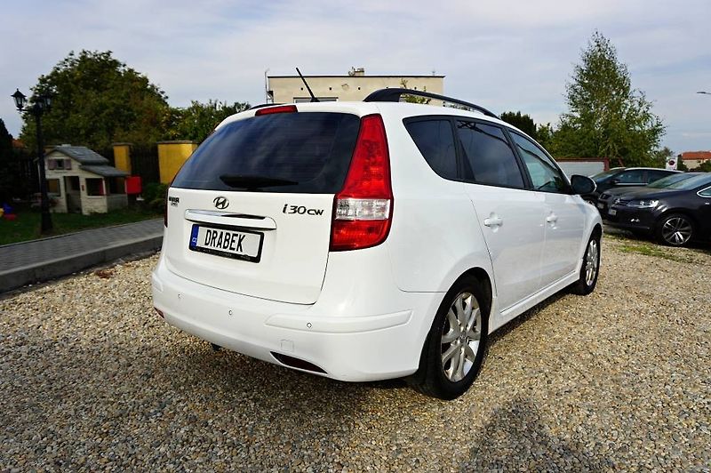 Hyundai i30 (2010) STYLE 1,6 CVVT 93 kW - fotka 4 z 35