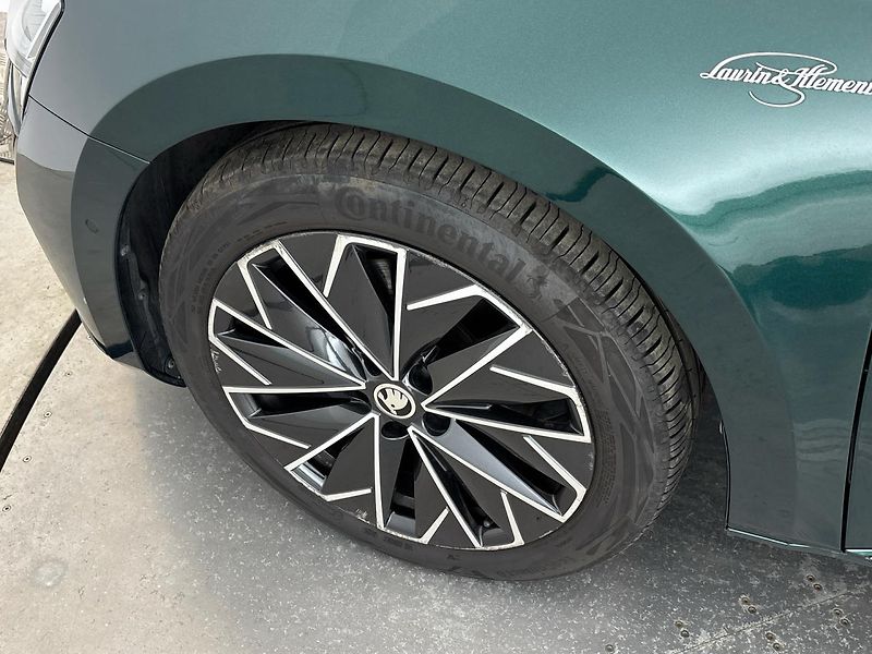 Škoda Superb L&K DSG - fotka 30 z 30
