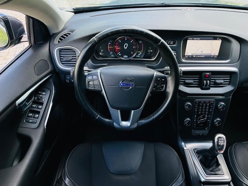 Volvo V40 2.0D3 5VÁLEC MANUÁL SERVISKA - fotka 25 z 48