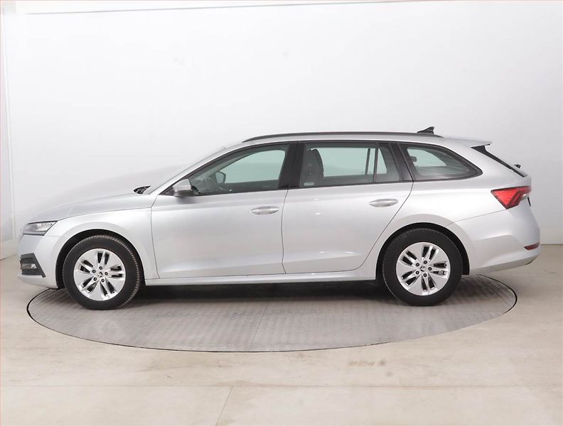 Škoda Octavia (2022) Ambition 2.0 TDI, ČR,1.maj - fotka 3 z 14