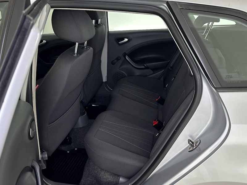 Seat Ibiza Reference - fotka 8 z 27