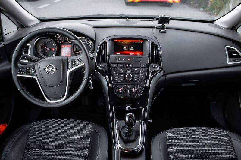 Opel Astra - fotka 8 z 23