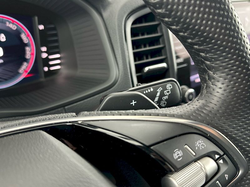 Škoda Karoq (2025) DSG 1.5TSI 110kW SportLine - fotka 28 z 36