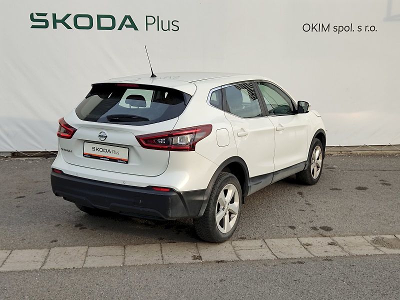 Nissan Qashqai (2021) 1,3 DIG-T 140k - fotka 2 z 40