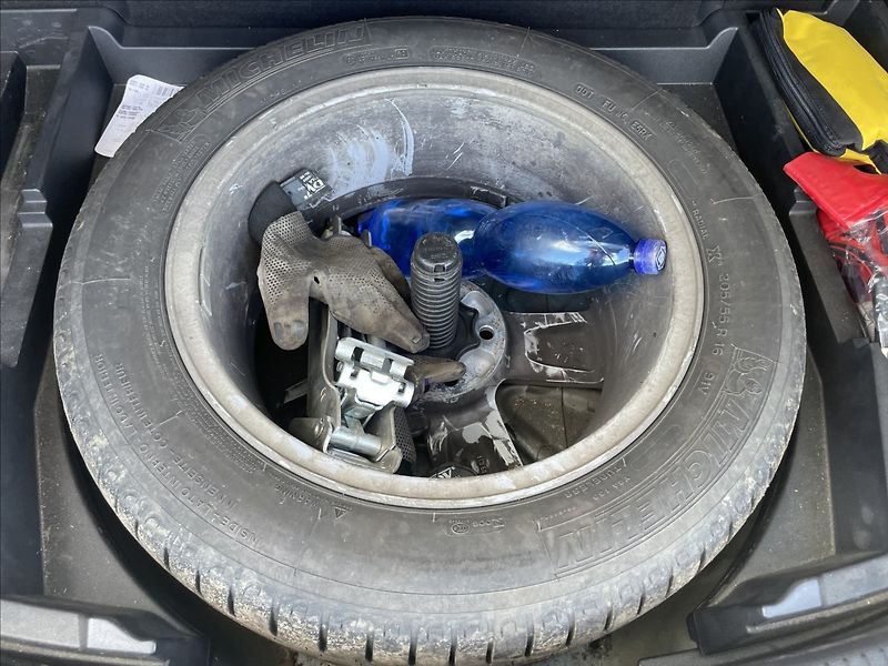 Volkswagen Touran 1,9 TDi 77kw 6rychlostí Klimat - fotka 10 z 35