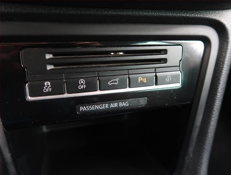 Volkswagen Sharan (2015) 2.0 TDI, 7 míst, Navi - fotka 21 z 28