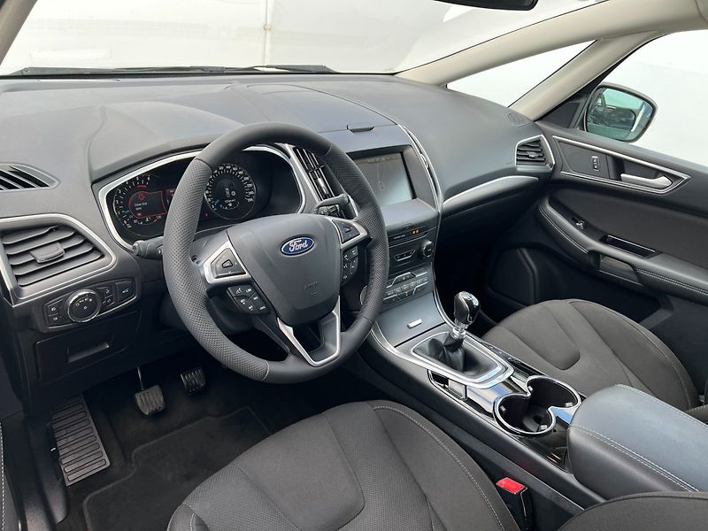 Ford S-MAX (2016) 2.0 TDCi 132kW Titanium manuál - fotka 12 z 34