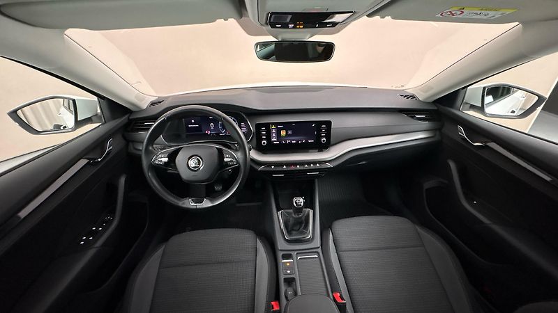 Škoda Octavia 2.0 TDI Ambition Combi - fotka 8 z 27