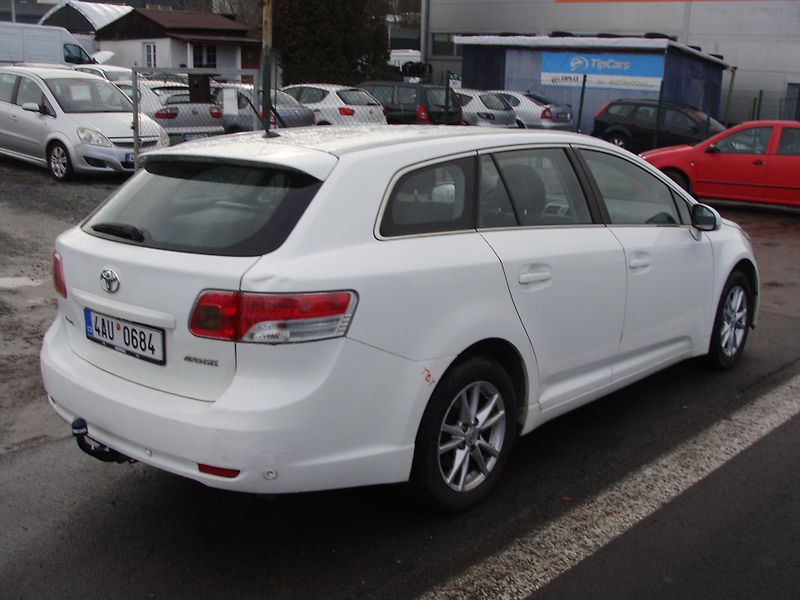 Toyota Avensis 2.0 D-4D, 93 kW,klima,p.kamera - fotka 5 z 30