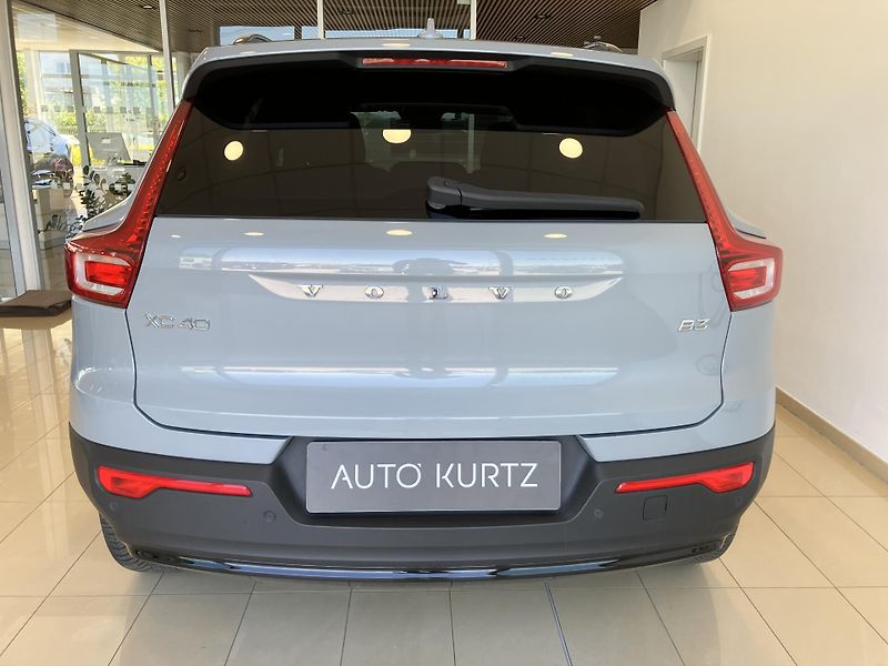 Volvo XC40 B3 FWD Plus Dark AT7  - fotka 8 z 38
