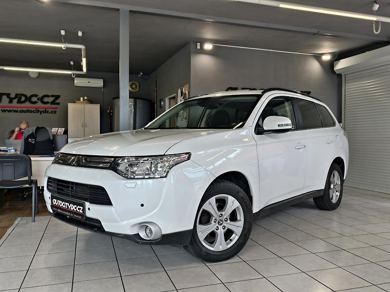 Mitsubishi Outlander 2.2 DI-D 110kW A/T, 7MÍST, 4x4 - fotka 3 z 27