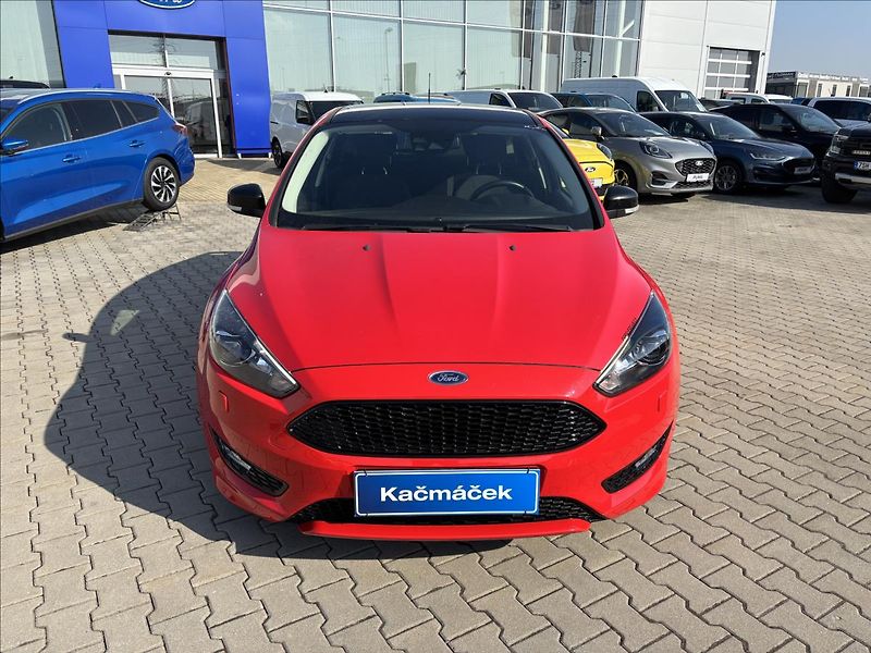 Ford Focus 1,5 Race Red 110 kW - fotka 8 z 32