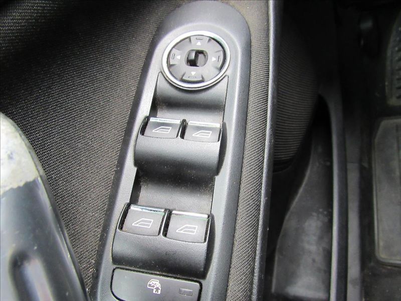 Ford Galaxy 2,0 i Comfort 107KW 7 Míst - fotka 24 z 27