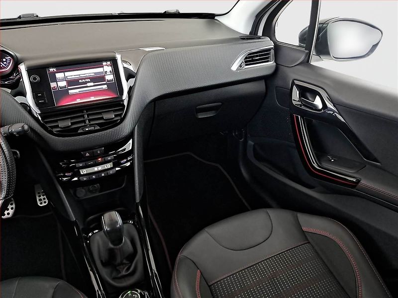 Peugeot 2008 (2016) 1.2 PureTech, Tempomat - fotka 8 z 18
