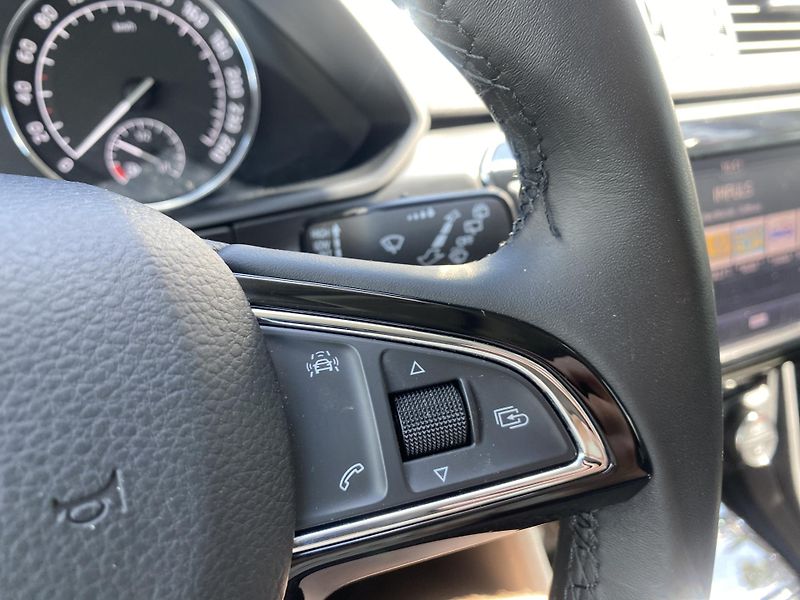 Škoda Superb 2.0TDI110kW-1xMAJ.-CZ-66 000KM - fotka 20 z 43