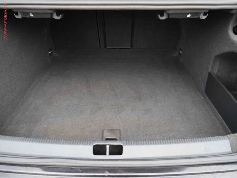 Volkswagen CC (2013) 2.0TDI, ČR, Sport, DSG, kůže - fotka 7 z 19