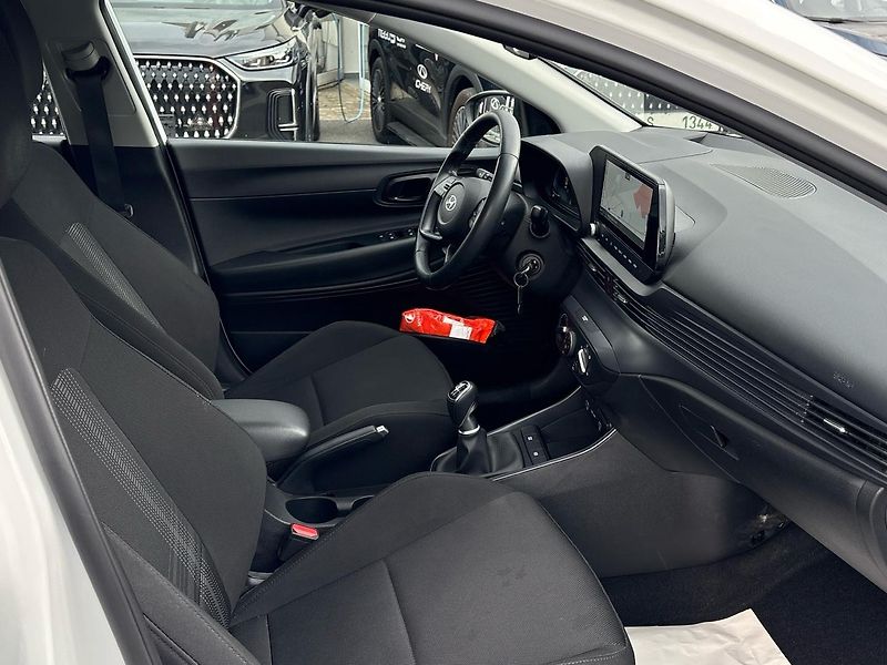 Hyundai Bayon (2024) 1.0 T-GDI Smart - fotka 13 z 23