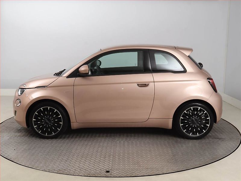 Fiat 500e (2023) 24 kWh, SoH 94%, Automat - fotka 3 z 22