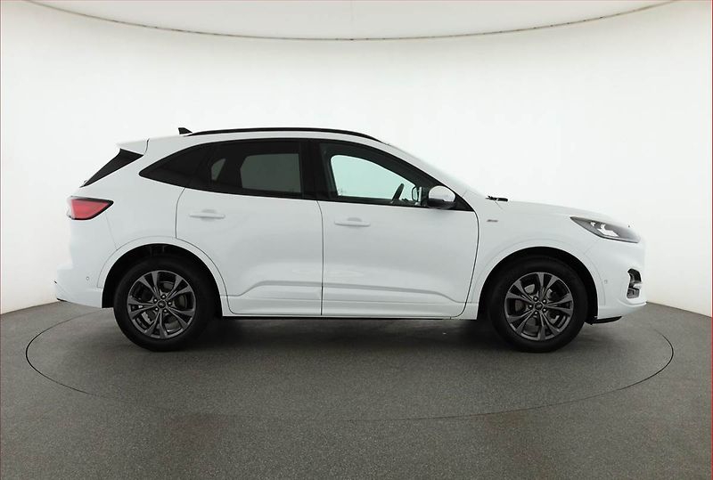 Ford Kuga (2022) 2.0 EcoBlue - fotka 6 z 21