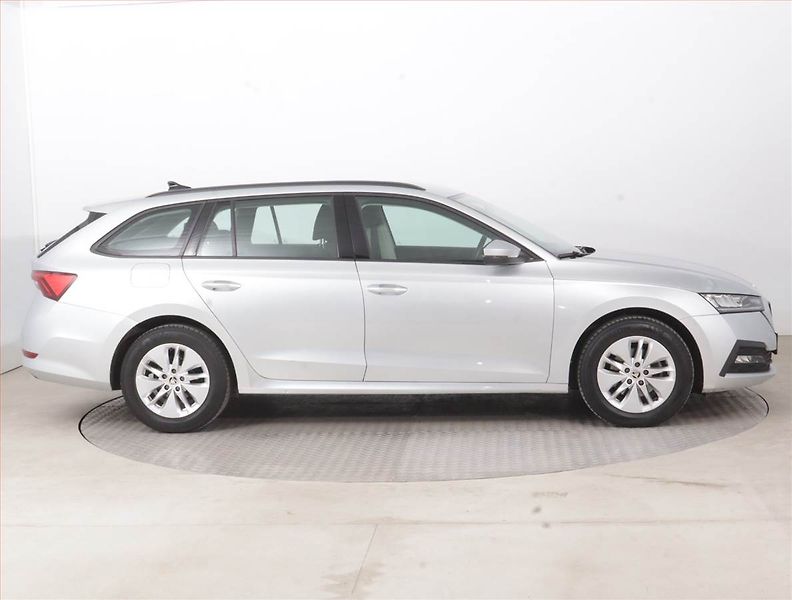 Škoda Octavia (2023) Ambition 2.0 TDI, ČR,1.maj - fotka 6 z 15
