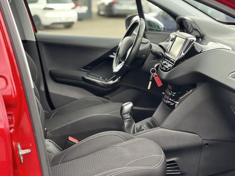 Peugeot 208 1.2i LPG KLIMA NAVI KAMERA ALU - fotka 29 z 41