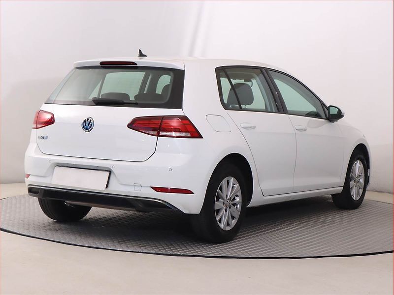 Volkswagen Golf (2018) Comfortline 1.0 TSI, Tempomat - fotka 5 z 21