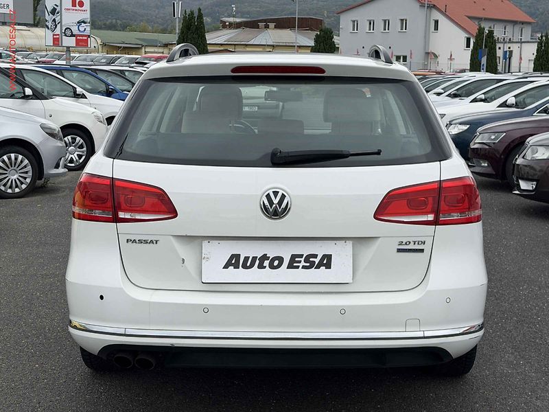 Volkswagen Passat (2012) 2.0TDi, DSG, výhřev sed - fotka 5 z 17