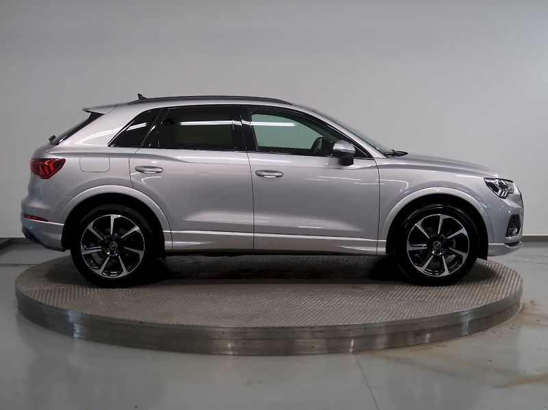 Audi Q3 (2023) S-LINE 1.5TSI 110KW AUTOMAT - fotka 8 z 39