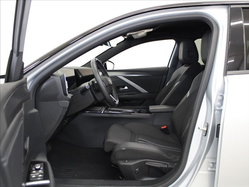 Opel Astra 1,2 Turbo 130k. 8AT GS ST 2025 - fotka 6 z 24
