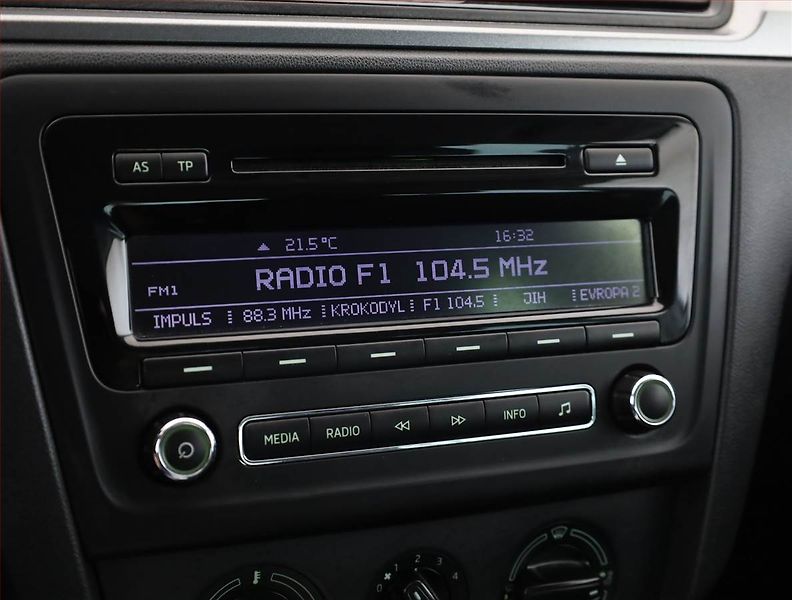 Škoda Rapid (2014) Spaceback 1.2 TSI, ČR,1.maj - fotka 12 z 17