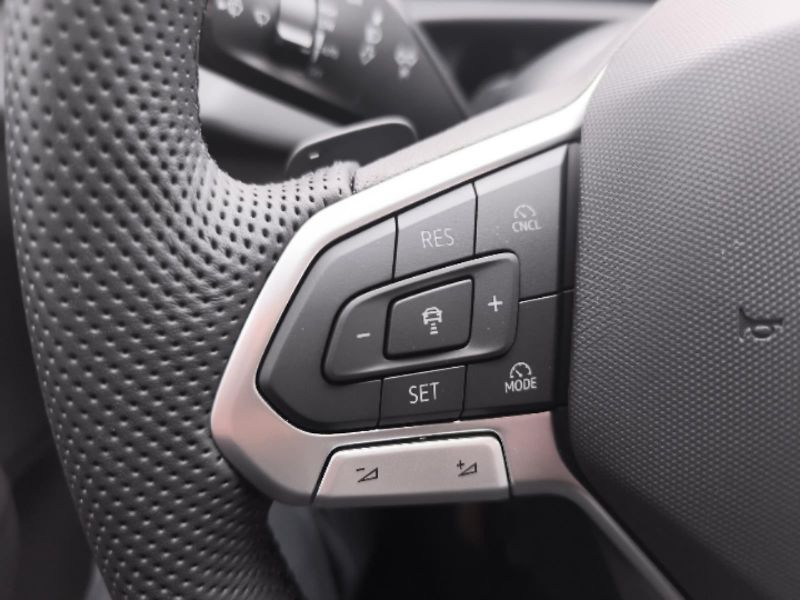 Volkswagen T-Roc R-Line 1,5 eTSI 110 kW 7DSG - fotka 16 z 22