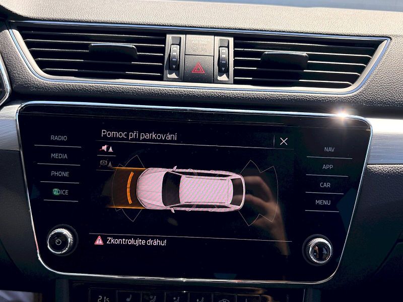 Škoda Superb (2022) Combi DSG 2.0 TDI / 110 kW / A - fotka 13 z 27