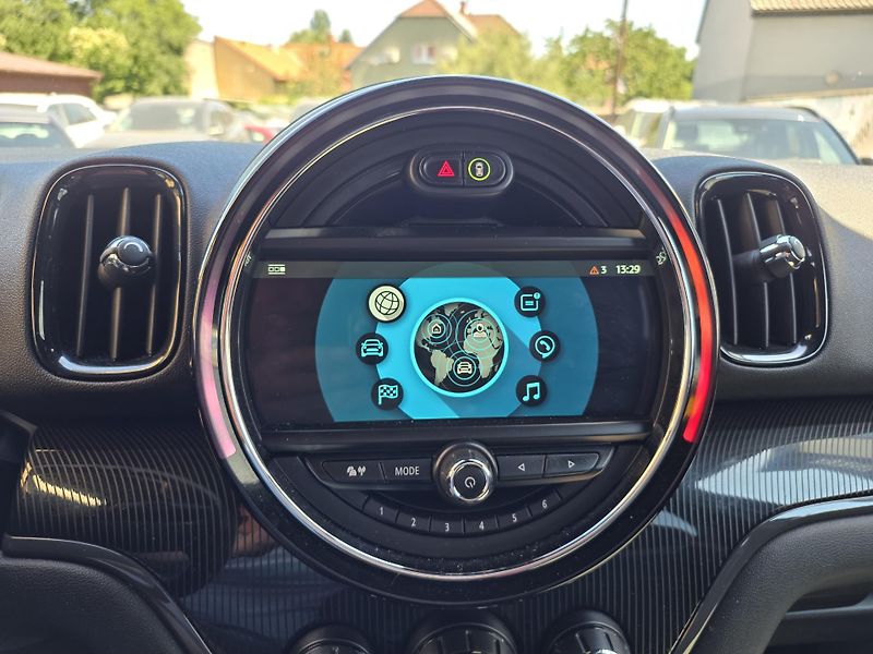Mini Cooper S 2.0-JOHN COOPER S-4x4 - fotka 22 z 25