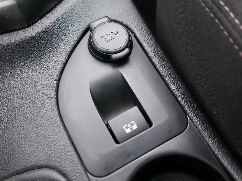Peugeot 308 1,6 16V 88kW CZ Serv.Kniha - fotka 24 z 33