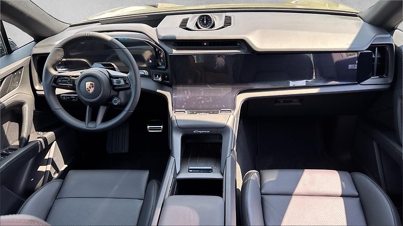 Porsche Cayenne Electric - fotka 17 z 24