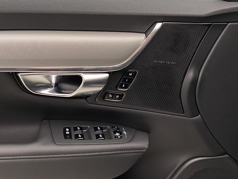 Volvo V90 T6 AWD PLUG-IN DARK PLUS AUT - fotka 29 z 59