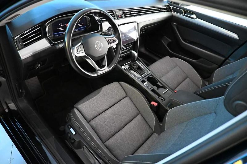 Volkswagen Passat (2023) 2.0 LED DSG ACC VIRTUAL Kamera - fotka 11 z 34
